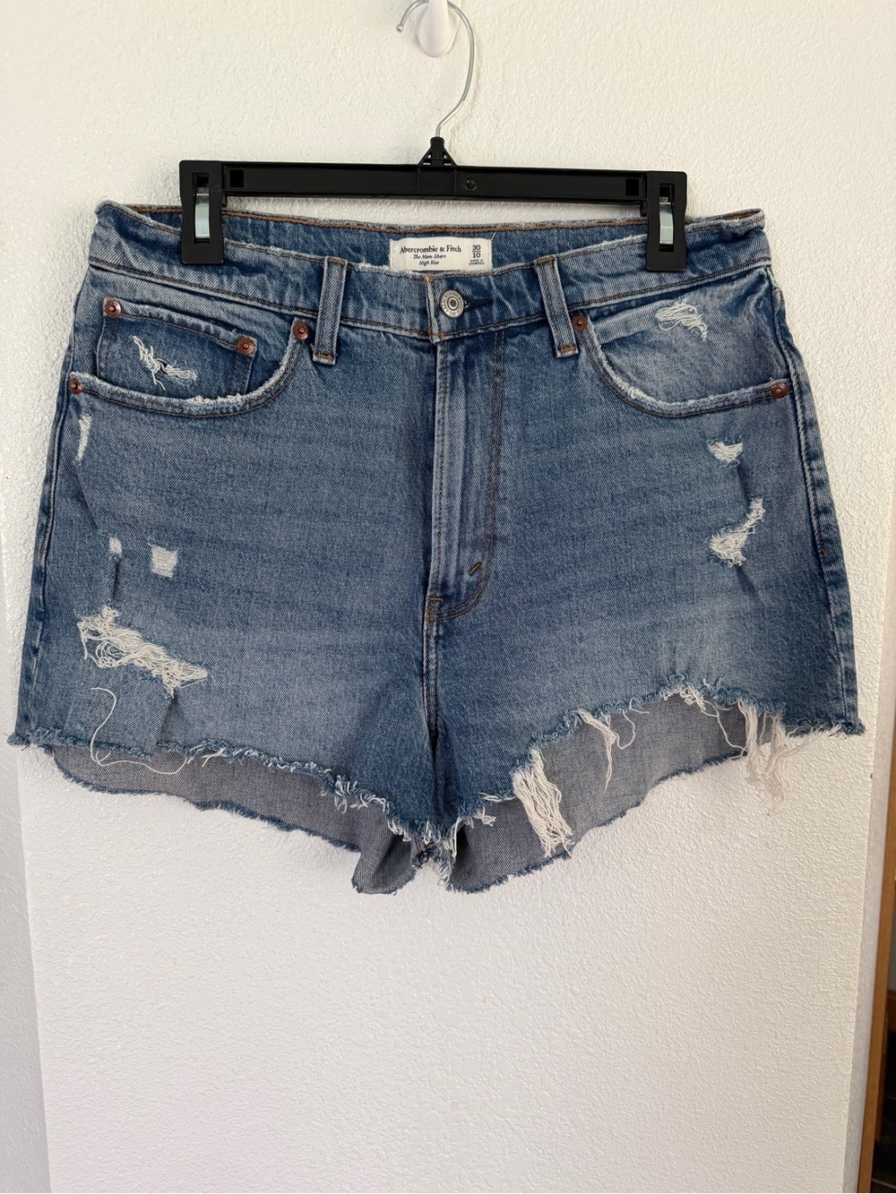 Abercrombie Curve Love The Mom Short High Rise Distressed Denim Shorts Size 30